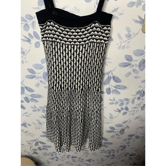 M Missoni Black White Classic Pattern Midi Knit Dress Size US 8 - Picture 9 of 9